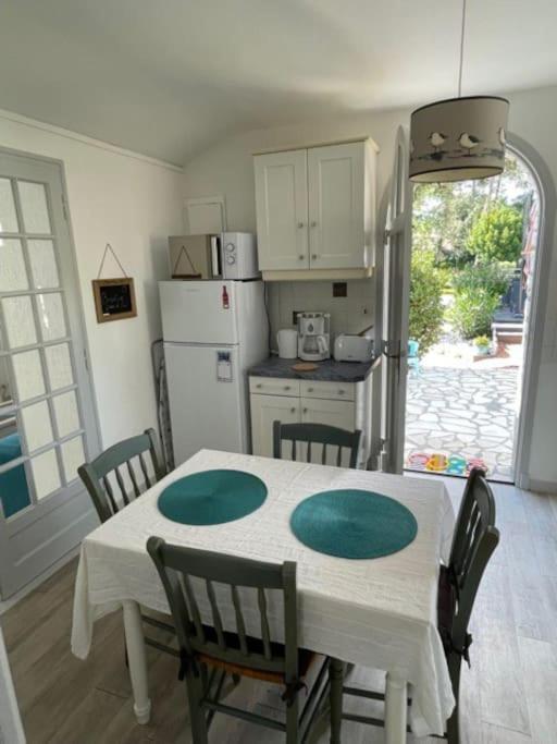 Adorable petite maison à 400m de la mer Villa Saint-Georges-de-Didonne Esterno foto