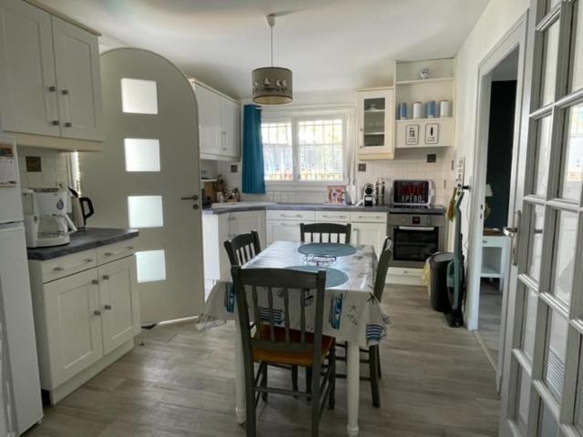 Adorable petite maison à 400m de la mer Villa Saint-Georges-de-Didonne Esterno foto