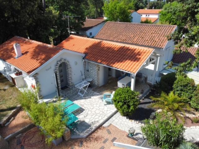 Adorable petite maison à 400m de la mer Villa Saint-Georges-de-Didonne Esterno foto
